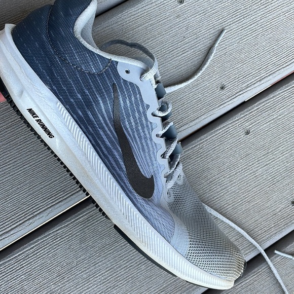 Nike Running Shoes - Picture 2 of 6